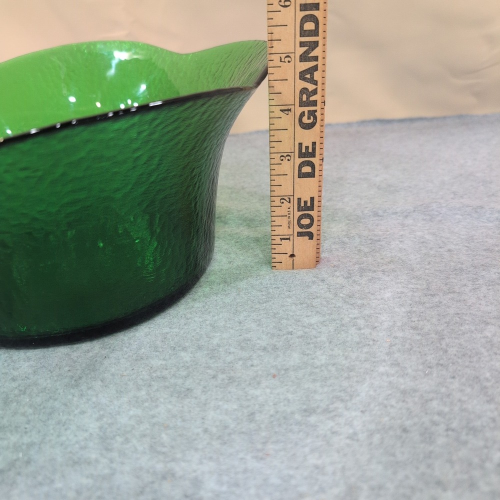 Vintage Emerald Green Crinkle Glass Scalloped Rim Decorative Bowl Centerpiece - Picture 5 of 7